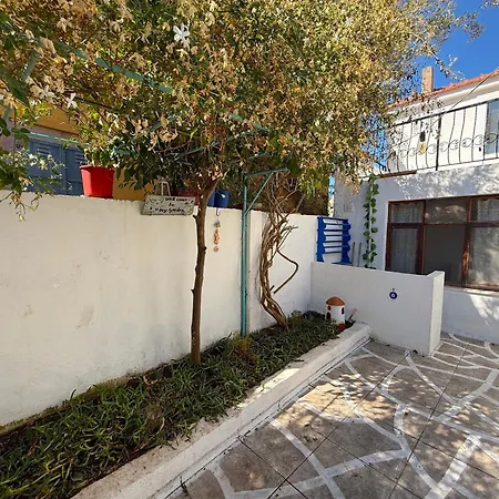 Melisa Garden Holiday home *